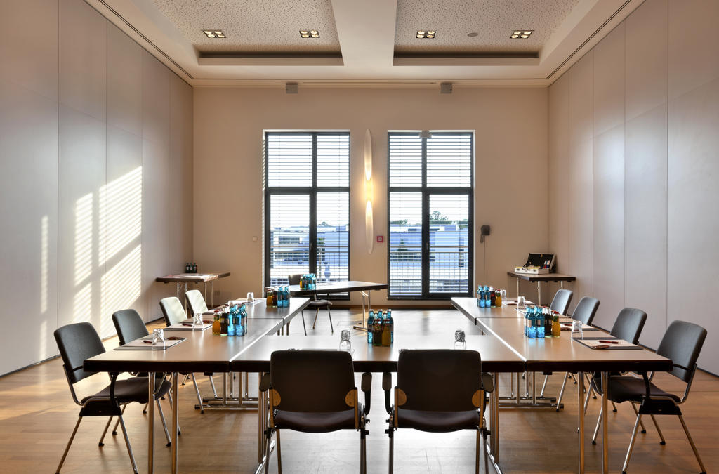 Flemings Conference Hotel Frankfurt Франкфурт на Майн Екстериор снимка